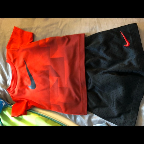 Boys Nike outfits - Picture 2 of 3